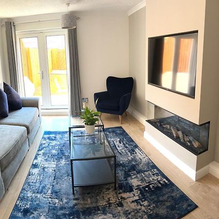 3 Bedroom - 2 Bathroom Townhouse In Corstorphine Near Murrayfield Stadium - Direct Bus To Edinburgh City Centre In 20 Minutes - Two Private Parking Spaces - Private Sunny Garden - Recently Refurbished 外观 照片