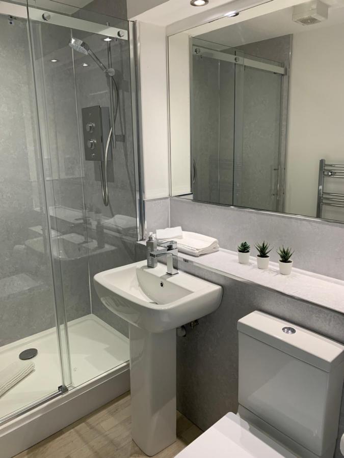 3 Bedroom - 2 Bathroom Townhouse In Corstorphine Near Murrayfield Stadium - Direct Bus To Edinburgh City Centre In 20 Minutes - Two Private Parking Spaces - Private Sunny Garden - Recently Refurbished 外观 照片