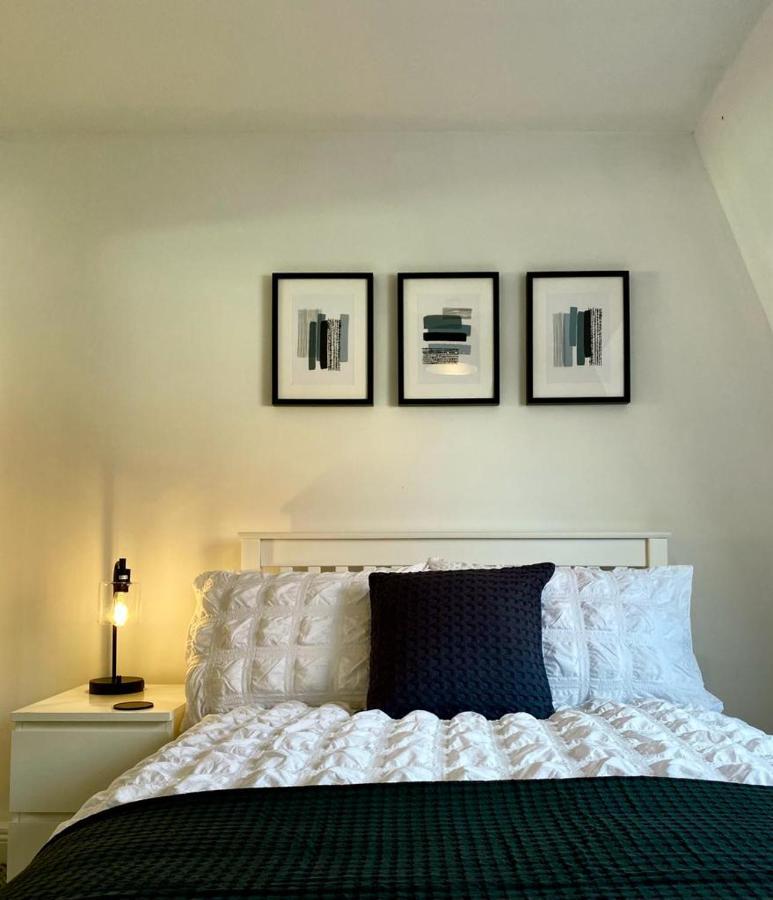 3 Bedroom - 2 Bathroom Townhouse In Corstorphine Near Murrayfield Stadium - Direct Bus To Edinburgh City Centre In 20 Minutes - Two Private Parking Spaces - Private Sunny Garden - Recently Refurbished 外观 照片
