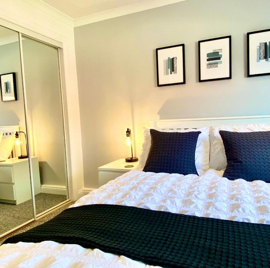 3 Bedroom - 2 Bathroom Townhouse In Corstorphine Near Murrayfield Stadium - Direct Bus To Edinburgh City Centre In 20 Minutes - Two Private Parking Spaces - Private Sunny Garden - Recently Refurbished 外观 照片