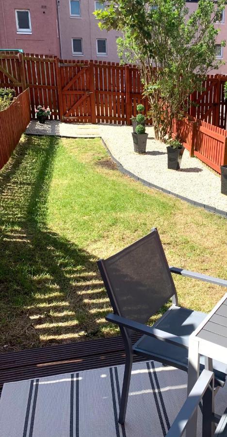 3 Bedroom - 2 Bathroom Townhouse In Corstorphine Near Murrayfield Stadium - Direct Bus To Edinburgh City Centre In 20 Minutes - Two Private Parking Spaces - Private Sunny Garden - Recently Refurbished 外观 照片