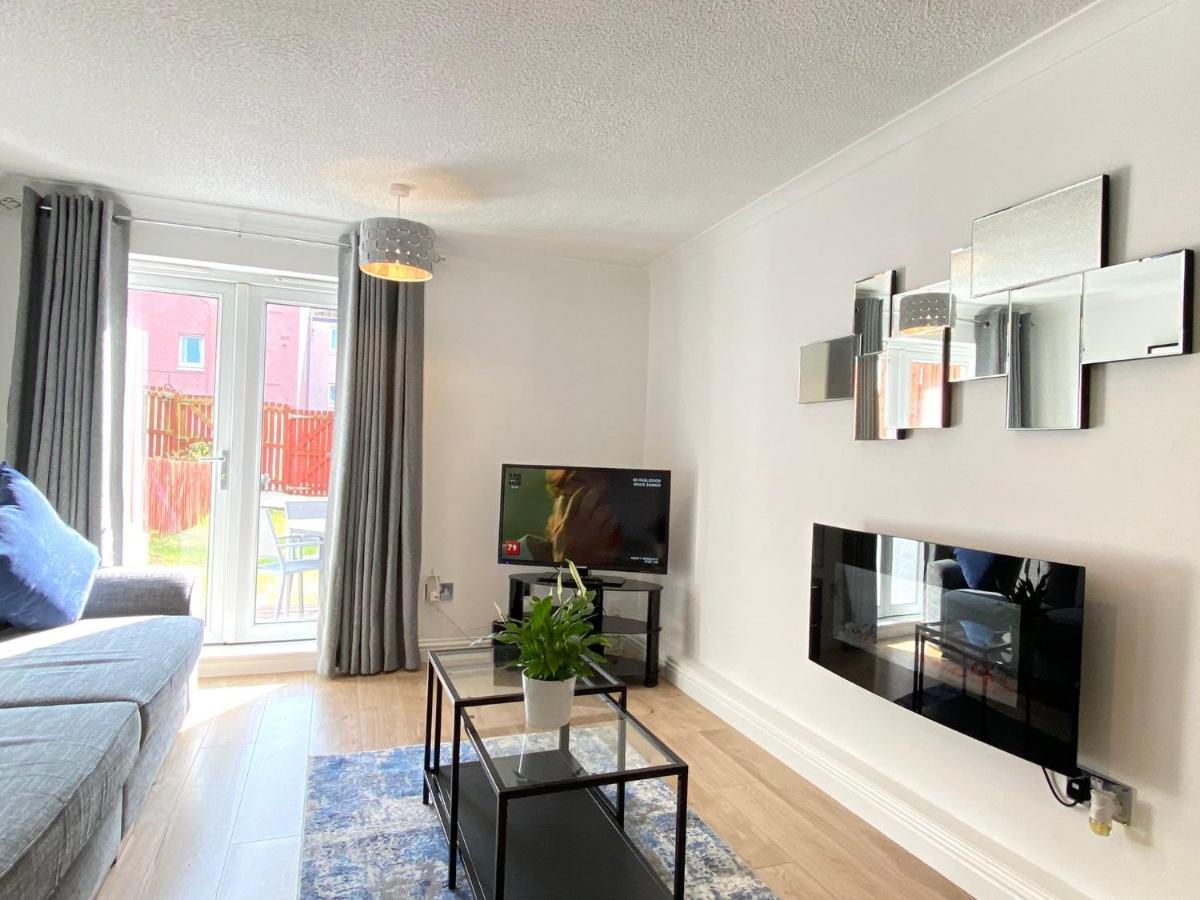 3 Bedroom - 2 Bathroom Townhouse In Corstorphine Near Murrayfield Stadium - Direct Bus To Edinburgh City Centre In 20 Minutes - Two Private Parking Spaces - Private Sunny Garden - Recently Refurbished 外观 照片