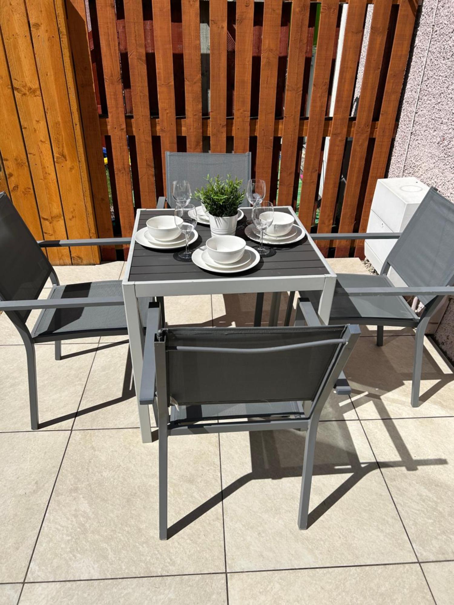 3 Bedroom - 2 Bathroom Townhouse In Corstorphine Near Murrayfield Stadium - Direct Bus To Edinburgh City Centre In 20 Minutes - Two Private Parking Spaces - Private Sunny Garden - Recently Refurbished 外观 照片