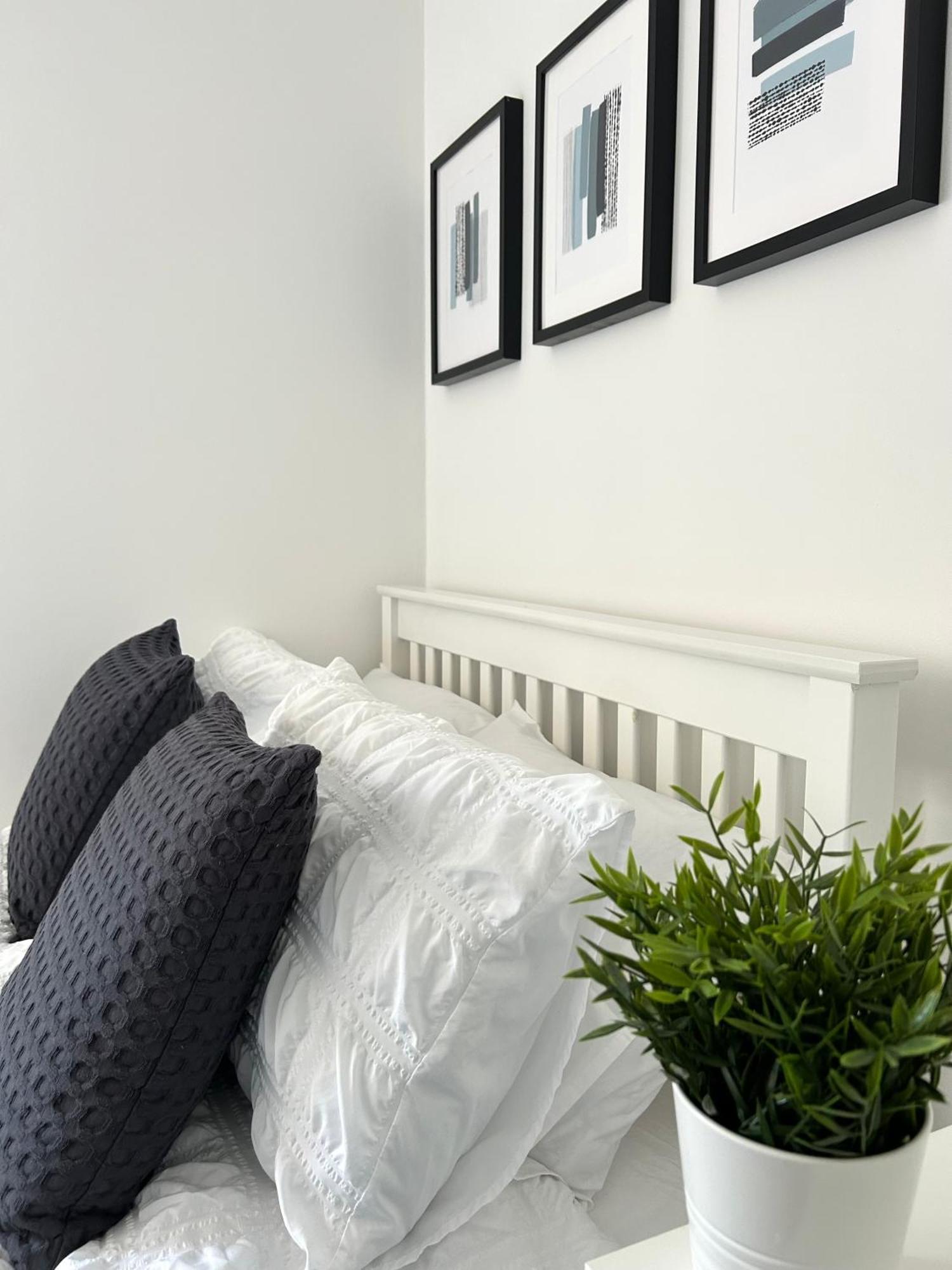 3 Bedroom - 2 Bathroom Townhouse In Corstorphine Near Murrayfield Stadium - Direct Bus To Edinburgh City Centre In 20 Minutes - Two Private Parking Spaces - Private Sunny Garden - Recently Refurbished 外观 照片